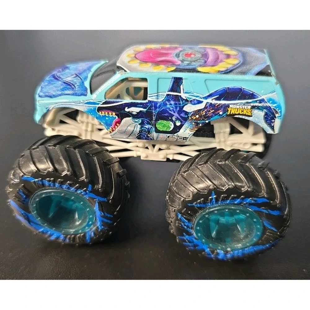 Hot Wheels Monster Trucks Mecha Orca 1:64 Monster Truck Killer Whale